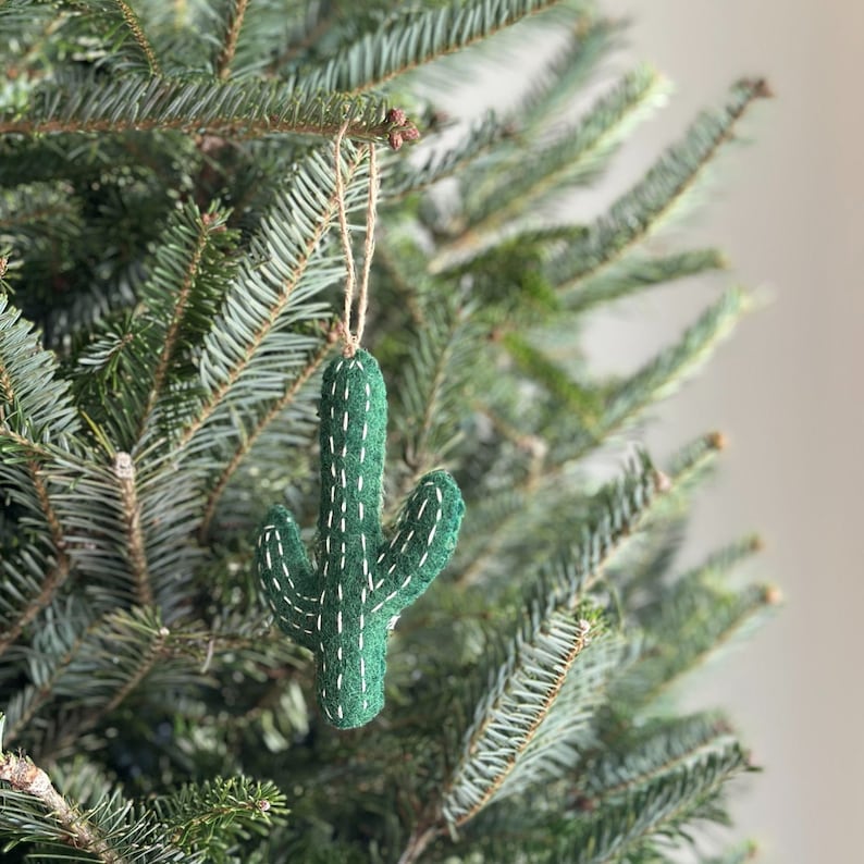 Handgenähter Wollfilz-Kaktus-Weihnachtsschmuck mit Hanfschnur, 3 x 1 x 4 Zoll, Wüstendekor