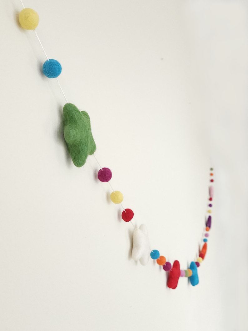 Filz Girlande mit Sternen und Kugeln Regenbogen Farben 1.5 Meter