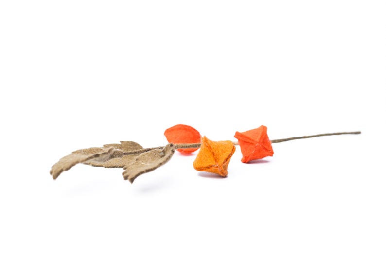 Orange Physalis Zweig handgefilzt 48cm Dekoration