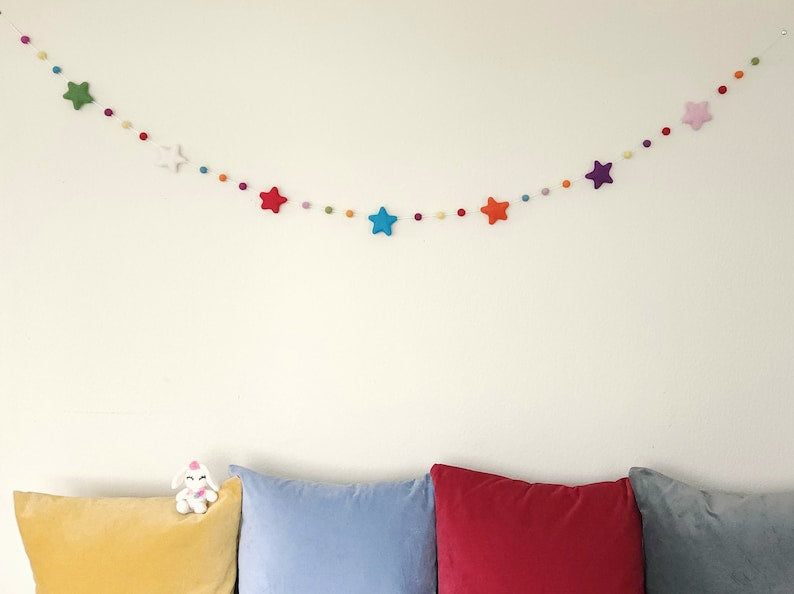 Filz Girlande mit Sternen und Kugeln Regenbogen Farben 1.5 Meter