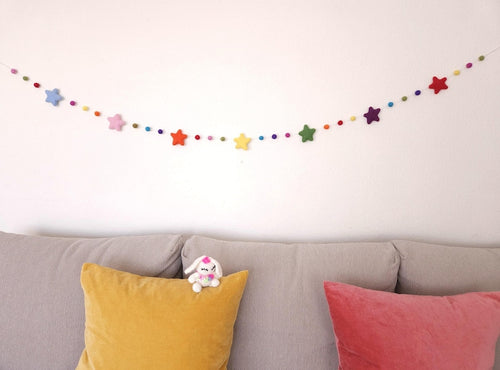 Filz Girlande mit Sternen und Kugeln Regenbogen Farben 1.5 Meter