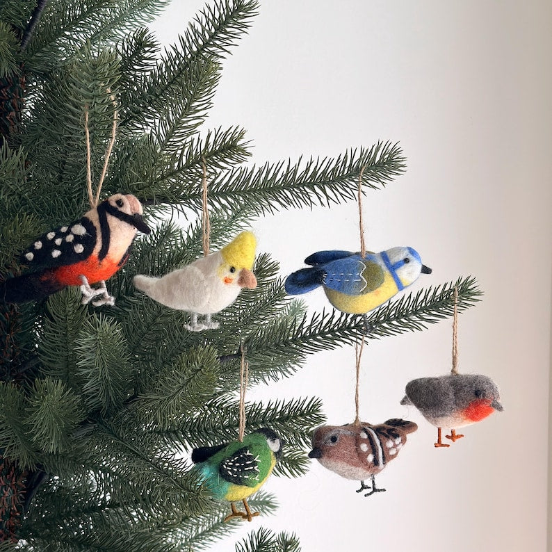 Set Amerikanischer Vögel Filz Weihnachtsschmuck, Specht, Spatz, Kanarienvogel, Rotkehlchen, Blaumeise, 4 Stück, handgefertigt
