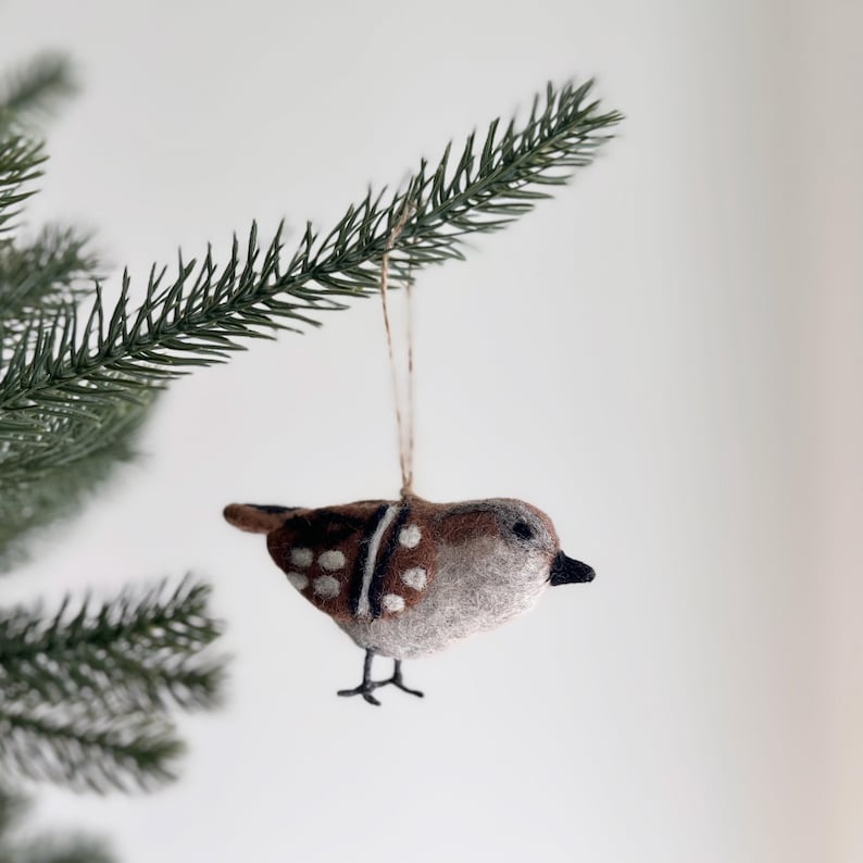 Set Amerikanischer Vögel Filz Weihnachtsschmuck, Specht, Spatz, Kanarienvogel, Rotkehlchen, Blaumeise, 4 Stück, handgefertigt