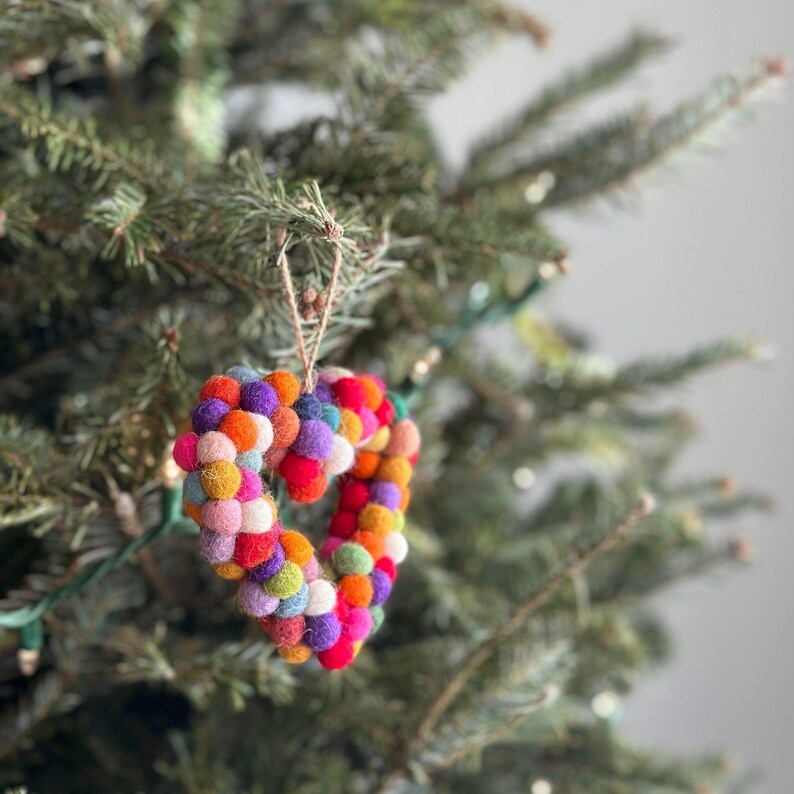 Filz Ornament Pompom Herz Anhänger Regenbogen - Filzkugel Pompom Ornament - Weihnachtsdekoration