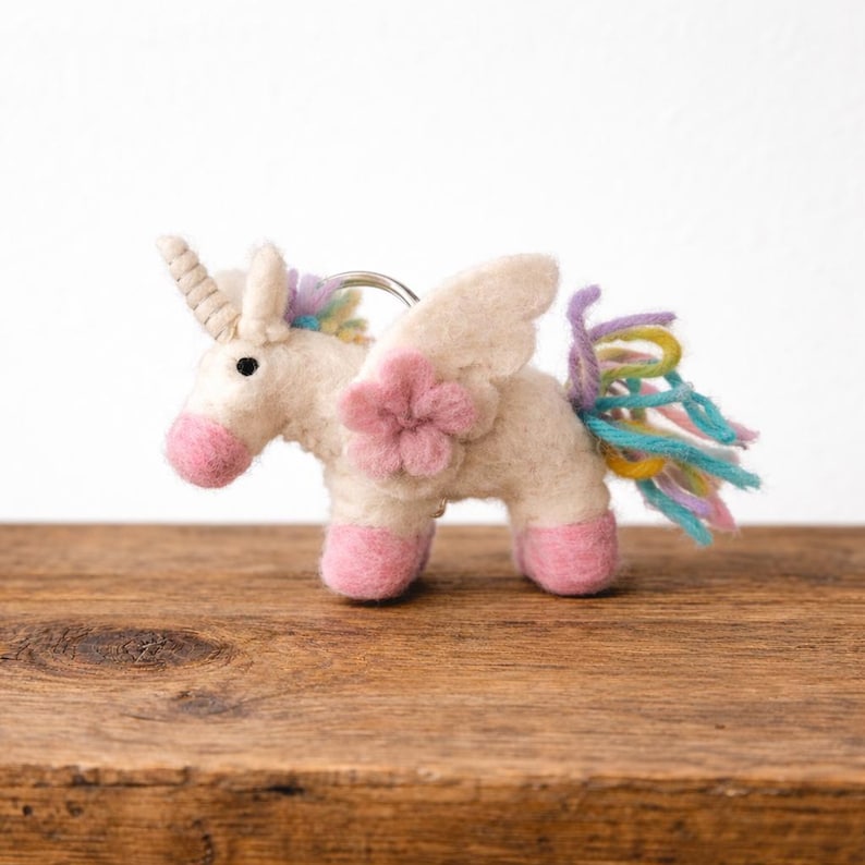 Filz Schlüsselanhänger Einhorn 10x7 cm Handgefilzt Wolle