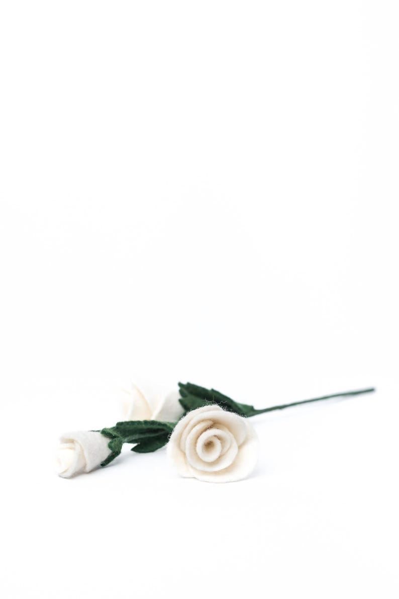Filz Lisianthus Blume – weiße Filzblume, Naturdeko, minimalistische Boho Deko
