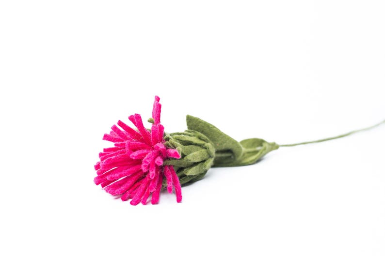 Pinke Filzblume Wildblumen-Zweig - Handgefertigte Filzdeko mit Drahtstiel