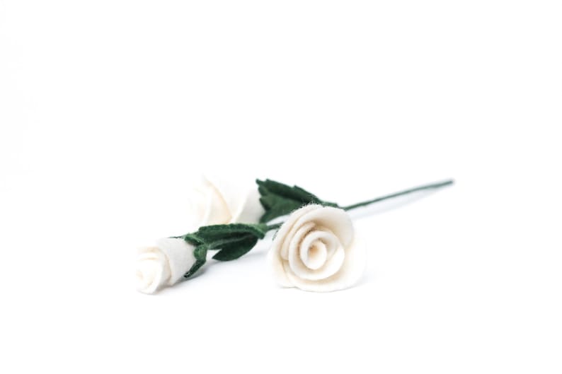 Filz Lisianthus Blume – weiße Filzblume, Naturdeko, minimalistische Boho Deko