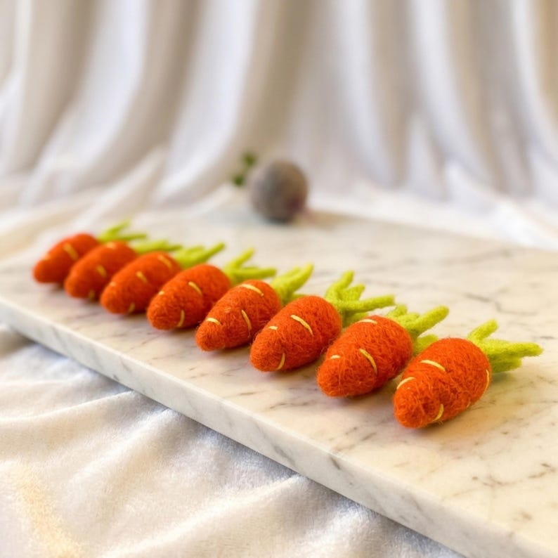 Gefilzte Karotte | Filzgemüse | Spieleküche Zubehör | Schafwolle Orange