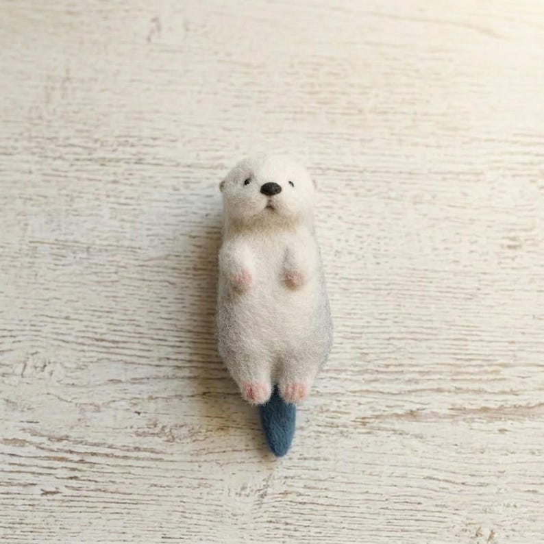 Handgefertigter nadelgefilzter Otter – Miniatur-Flussotter aus Wolle, 7,5 cm
