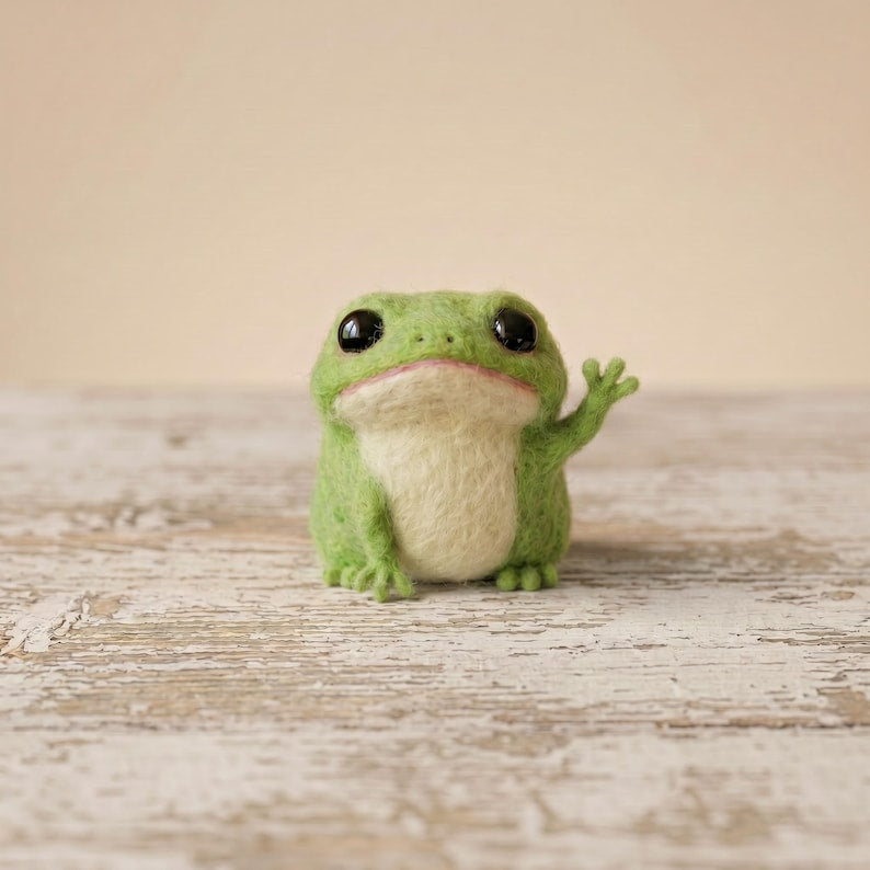 Nadelgefilzter trauriger Frosch, Miniatur-Kawaii-Frosch aus Wolle, grün, 6,5 cm, handgefertigtes Geschenk