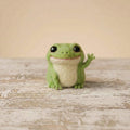Nadelgefilzter trauriger Frosch, Miniatur-Kawaii-Frosch aus Wolle, grün, 6,5 cm, handgefertigtes Geschenk