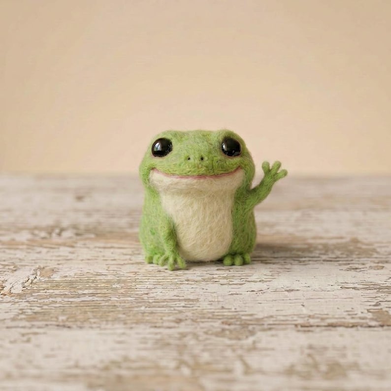 Nadelgefilzter trauriger Frosch, Miniatur-Kawaii-Frosch aus Wolle, grün, 6,5 cm, handgefertigtes Geschenk