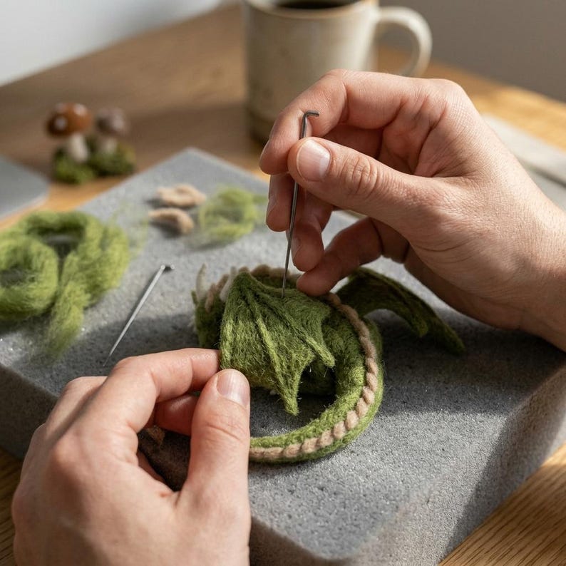 Nadelfilz-Kit für Anfänger, schlafender Drache, DIY Handwerk Set, Fantasy Geschenk für Erwachsene