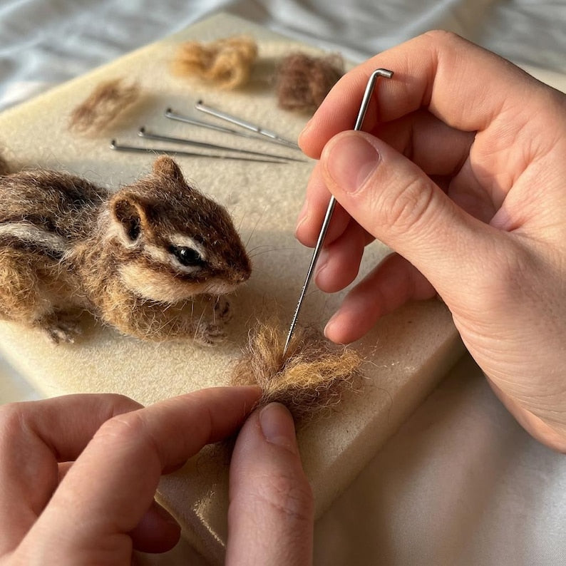Nadelfilz-Set Streifenhörnchen für Anfänger, Waldtier-Handwerk, Merinowolle, Filznadeln, Schritt-für-Schritt-Anleitung