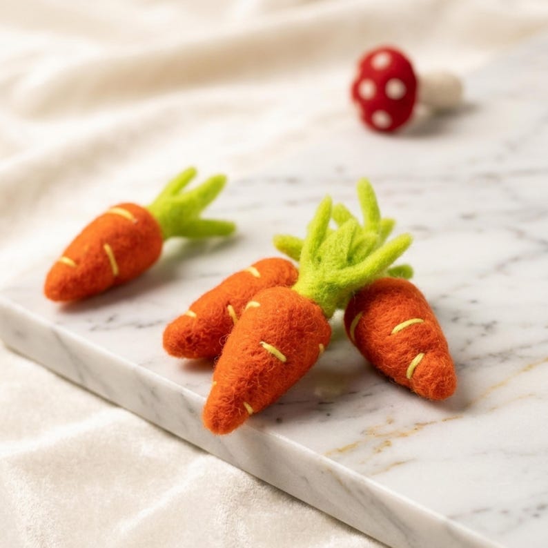 Gefilzte Karotte | Filzgemüse | Spieleküche Zubehör | Schafwolle Orange