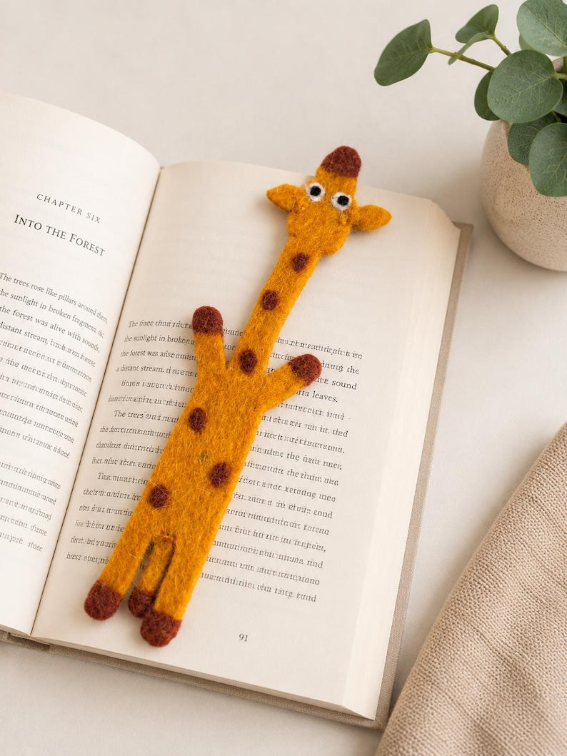 Gefilztes Giraffen Lesezeichen aus Wolle, 16 cm