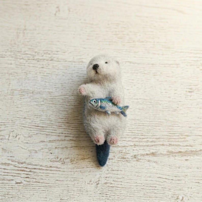 Handgefertigter nadelgefilzter Otter – Miniatur-Flussotter aus Wolle, 7,5 cm