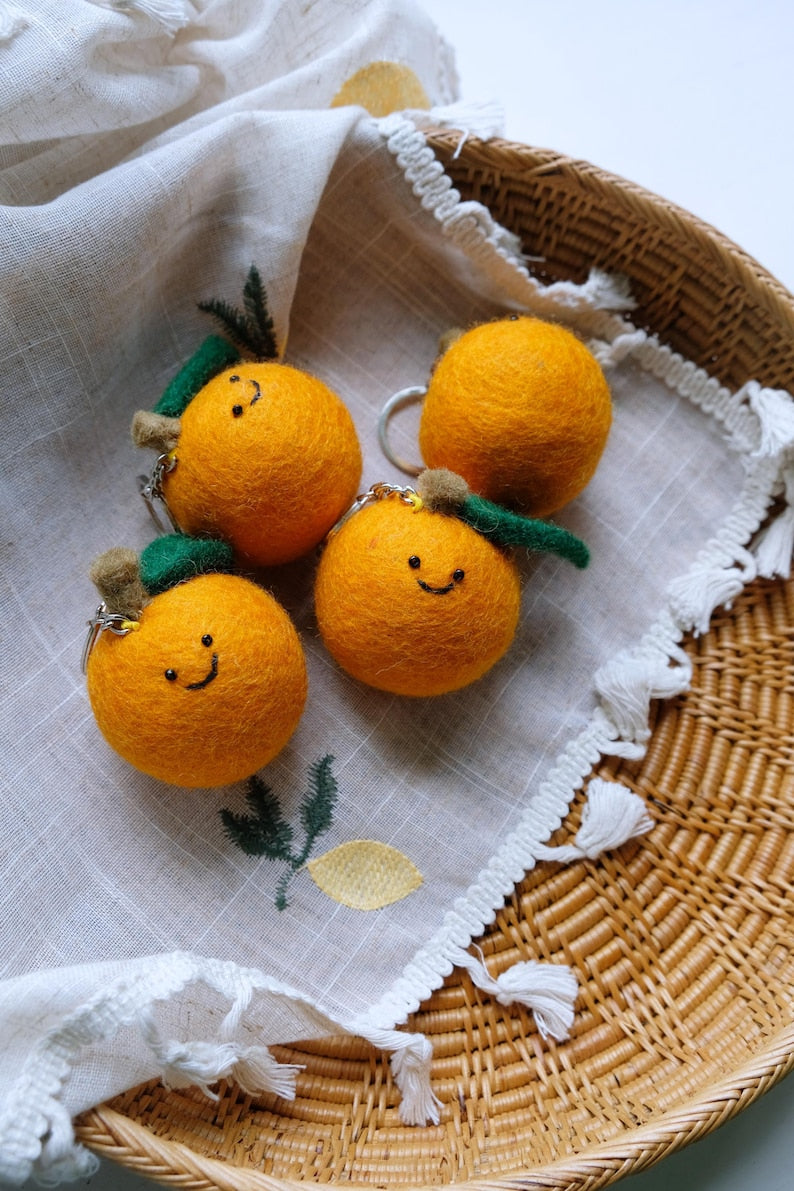 Orangefarbener nadelgefilzter Schlüsselanhänger, Gemüsetaschenanhänger, Kawaii-Anhänger
