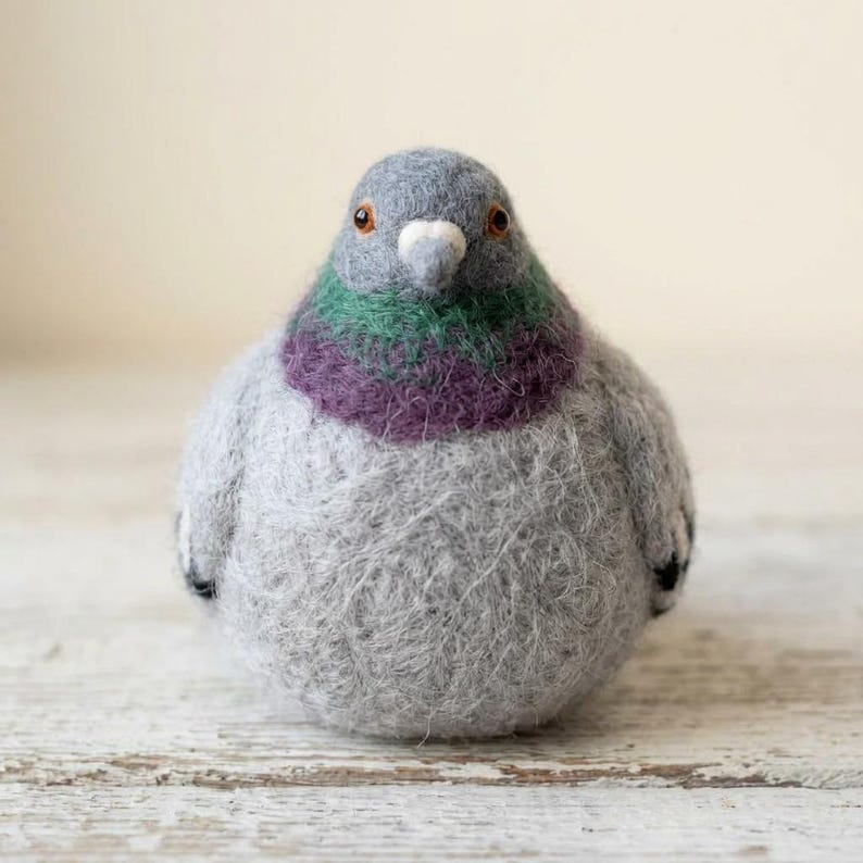 Nadelgefilzte Taube aus Wolle, 7,5 cm, rundlich, Handarbeit