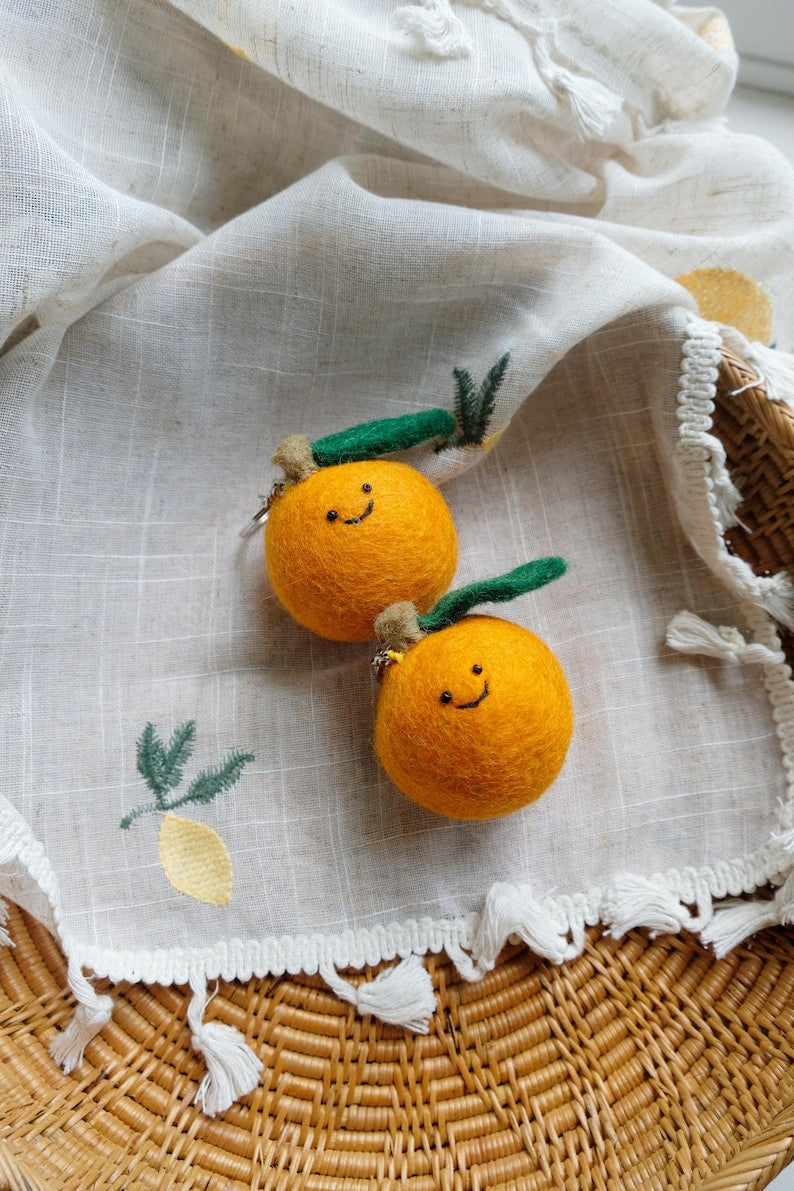 Orangefarbener nadelgefilzter Schlüsselanhänger, Gemüsetaschenanhänger, Kawaii-Anhänger
