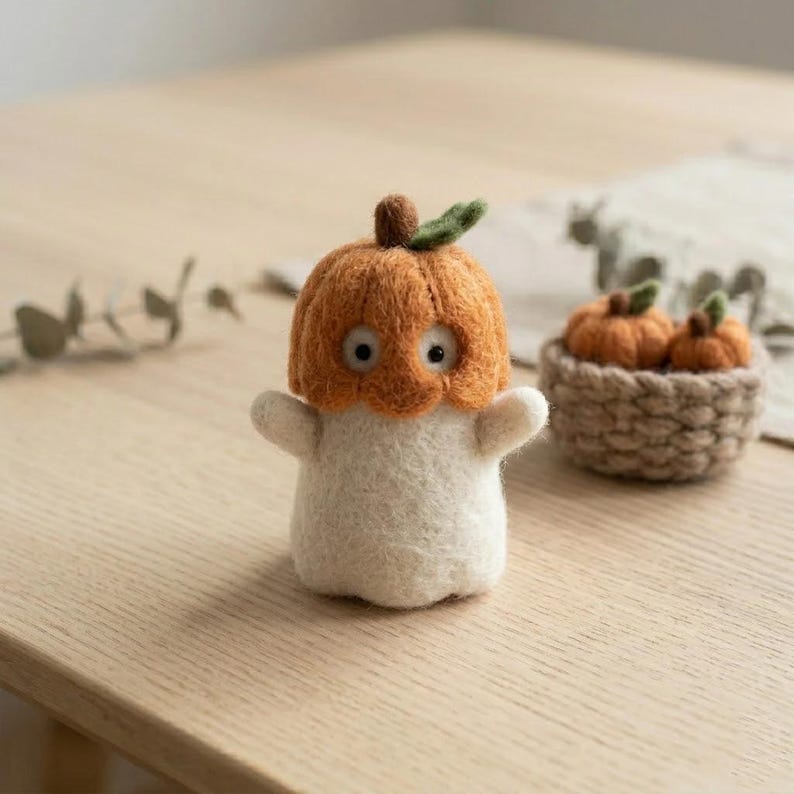Nadelfilz Geist mit Kürbis Korb Halloween Schreibtisch Dekor